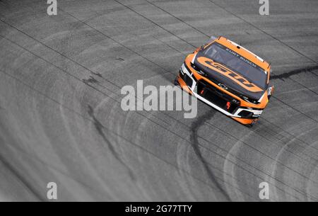 Hampton, GA, Stati Uniti. 11 Luglio 2021. Il pilota della NASCAR Cup Series Kurt Busch guida la GEARWRENCH Chevrolet nella sua quarta volta durante il Quaker state 400 presentato da Walmart all'Atlanta Motor Speedway di Hampton, GA. Austin McAfee/CSM/Alamy Live News Foto Stock