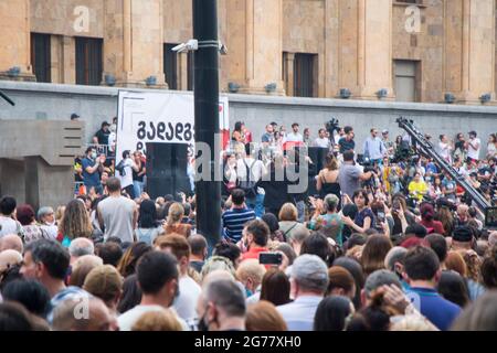 Tbilisi, Georgia - 11 luglio 2021: La manifestazione è stata organizzata a causa della morte di un giornalista che è stato picchiato durante l'evento Tbilisi Pride. Foto Stock