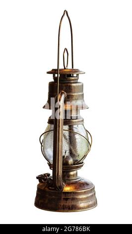 vecchia lanterna kerosene isolata su sfondo bianco Foto Stock