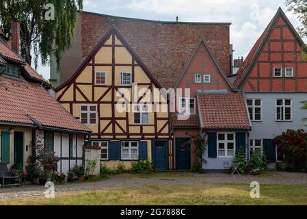 Stralsund, Germania. 23 Giugno 2021. Case a graticcio al Johanniskloster. Credit: Stefano Nosini/dpa-Zentralbild/ZB/dpa/Alamy Live News Foto Stock