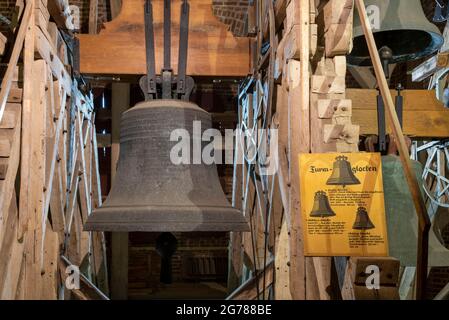 Stralsund, Germania. 23 Giugno 2021. Campana nella Chiesa di Santa Maria. Credit: Stefano Nosini/dpa-Zentralbild/ZB/dpa/Alamy Live News Foto Stock