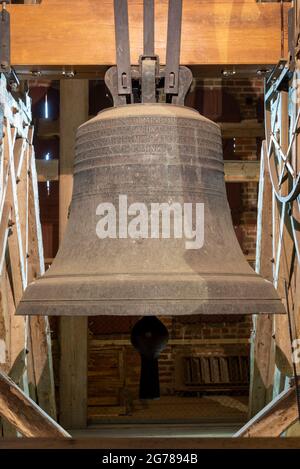 Stralsund, Germania. 23 Giugno 2021. Campana nella Chiesa di Santa Maria. Credit: Stefano Nosini/dpa-Zentralbild/ZB/dpa/Alamy Live News Foto Stock