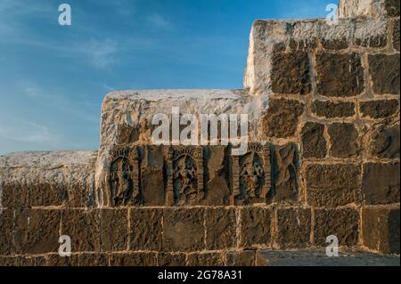 Il patrimonio architettonico-Ston carving su stape da Bhuikot Fort Town Solapur India Maharashtra Foto Stock