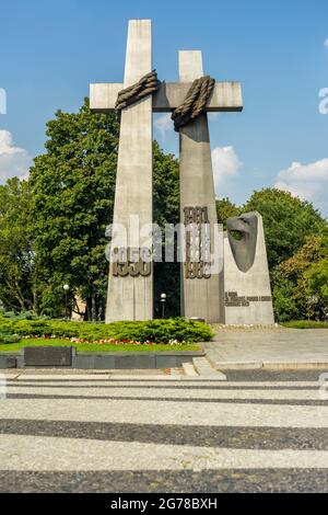 Il Monumento all'rivolta del 1956 a Piazza Adam Mickiewicz a Poznan, Polonia Foto Stock