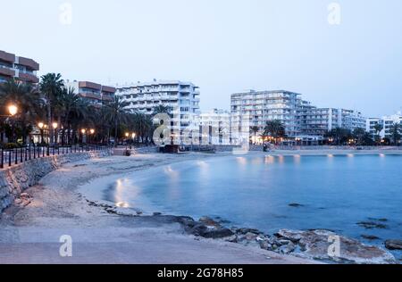 Beach boulevard, Santa Eularia des Riu, Ibiza Foto Stock