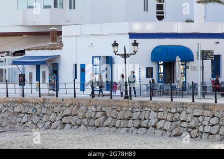 Beach boulevard, Santa Eularia des Riu, Ibiza Foto Stock