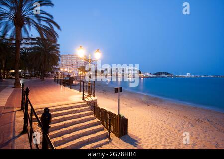 Beach boulevard, Santa Eularia des Riu, Ibiza Foto Stock