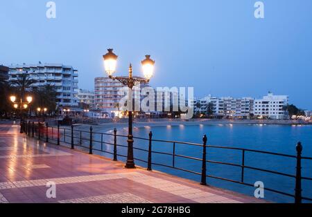 Beach boulevard, Santa Eularia des Riu, Ibiza Foto Stock