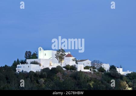 Puig de Missa con chiesa fortificata, Santa Eularia, Ibiza Foto Stock