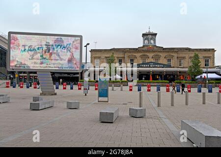 La stazione ferroviaria di Reading, uno dei principali centri di trasporto di Reading, Berkshire, Inghilterra, è la nona stazione più trafficata del Regno Unito fuori Londra Foto Stock