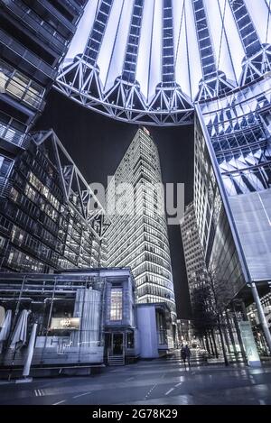 Moderni edifici per uffici al Sony Centre Berlin Potsdamer Square - fotografia di viaggio Foto Stock
