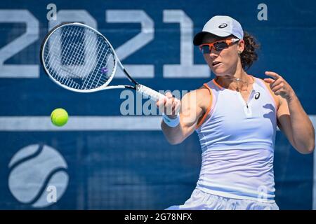 Praga, Repubblica Ceca. 12 luglio 2021. Samantha Stosur (Australia) in azione contro Grace min (USA) durante il torneo di tennis femminile Livesport Prague Open WTA, il 12 luglio 2021, a Praga, Repubblica Ceca. Credit: Vit Simanek/CTK Photo/Alamy Live News Foto Stock