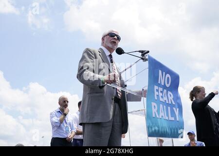 Washington, Stati Uniti d'America. 11 Luglio 2021. Rabbi Jeffrey Myers, Rabbi, Sinagoga Tree of Life di Pittsburgh, Pennsylvania, destinata ad essere un ebreo, parla al "No Fear: A Rally in solidarietà con il popolo ebraico" sul National Mall di Washington, DC domenica 11 luglio 2021.Credit: Chris Kleponis/CNP/Sipa USA Credit: Sipa USA/Alamy Live News Foto Stock