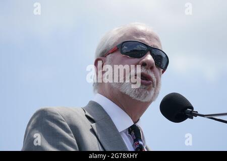 Washington, Stati Uniti d'America. 11 Luglio 2021. Rabbi Jeffrey Myers, Rabbi, Sinagoga Tree of Life di Pittsburgh, Pennsylvania, destinata ad essere un ebreo, parla al "No Fear: A Rally in solidarietà con il popolo ebraico" sul National Mall di Washington, DC domenica 11 luglio 2021.Credit: Chris Kleponis/CNP/Sipa USA Credit: Sipa USA/Alamy Live News Foto Stock