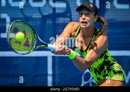 Praga, Repubblica Ceca. 12 luglio 2021. Vitalia Diatchenko (Russia) in azione contro Nina Stojanovic (Serbia) durante il Livesport Prague Open WTA torneo femminile di tennis, il 12 luglio 2021, a Praga, Repubblica Ceca. Credit: Vit Simanek/CTK Photo/Alamy Live News Foto Stock