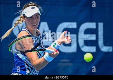 Praga, Repubblica Ceca. 12 luglio 2021. Nina Stojanovic (Serbia) in azione contro Vitalia Diatchenko (Russia) durante il Livesport Prague Open WTA torneo femminile di tennis, il 12 luglio 2021, a Praga, Repubblica Ceca. Credit: Vit Simanek/CTK Photo/Alamy Live News Foto Stock