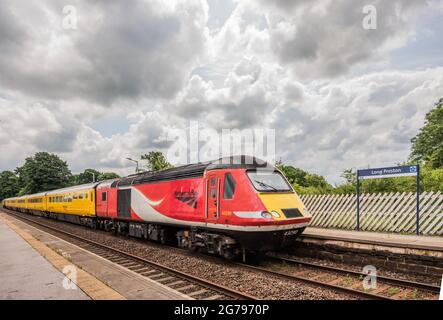 43290 Network Rail New Measurement Train Power CAR a Long Preston 11 luglio 2021 Foto Stock