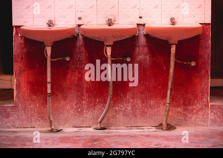 Camere rosse in ashram in India Foto Stock