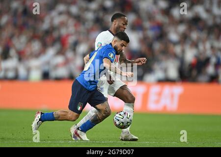 Londra, Regno Unito. 11 Luglio 2021. Lorenzo INSIGNE (ITA), azione, duelli contro Raheem STERLING (ENG). Finale, gioco M51, Italia (ITA) - Inghilterra (ENG) il 07/11/2021 a London/Wembley Stadium. Calcio Euro 2020 dal 11.06.2021-11.07.2021. Foto; Marvin Guengoer/GES/Pool via Sven Simon Fotoagentur GmbH & Co. Stampa foto N. 41 N. 45479 M uelheim/R uhr N. tel 0208/9413250 numero di fax 0208/9413260 N. GLS Bank N. BLZ 430 609 67 N. account 4030 025 100 N. IBAN DE75 4306 0967 4030 0251 00 N. BIC GENODE1GLS N. www.svensimon.net. Credit: dpa Picture Alliance/Alamy Live News Foto Stock