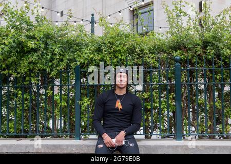 Leeds Beckett studente Max Jones. Venerdì sera nella zona studentesca di Leeds. A causa della diffusione della variante Delta Headingley ora ha il più alto tasso di infezione da covidi nel paese. Foto Stock