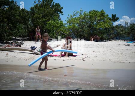 Vita da spiaggia sulla Grande isola, Ilha grande , Rio de Janeiro - Brasile Foto Stock