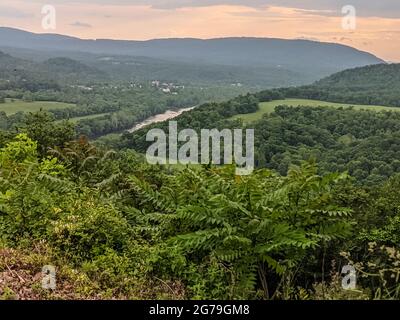 Vista panoramica sul fiume Potomac e sulla città di Grande Cacapone Foto Stock