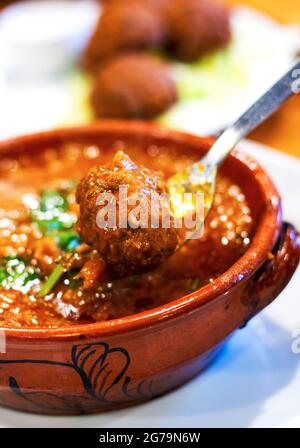 Tagine con polpette marocchine Foto Stock