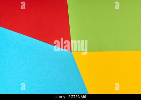 Carte in colori di famosa società di computer, il logo del produttore di software. Colori della carta rosso, verde, blu e giallo. Concetto di logo aziendale. Astrac Foto Stock