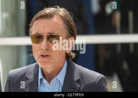 Cannes, Frankreich. 12 luglio 2021. Tim Roth partecipa alla fotocellula di 'Bergman Island' durante il 74a edizione del Festival del Cinema di Cannes, in Francia, il 12 luglio 2021. Credit: dpa/Alamy Live News Foto Stock