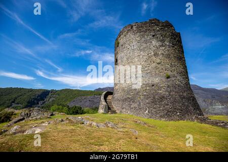 Il Torrione del Castello di Dolbadarn che custodisce il Passo Llanberis, Gwynedd, Galles del Nord Foto Stock