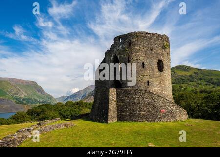 Il Torrione del Castello di Dolbadarn che custodisce il Passo Llanberis, Gwynedd, Galles del Nord Foto Stock