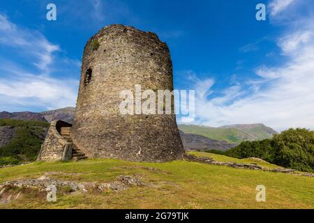 Il Torrione del Castello di Dolbadarn che custodisce il Passo Llanberis, Gwynedd, Galles del Nord Foto Stock
