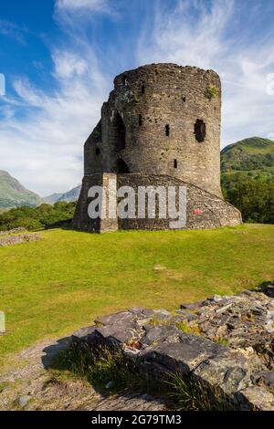 Il Torrione del Castello di Dolbadarn che custodisce il Passo Llanberis, Gwynedd, Galles del Nord Foto Stock