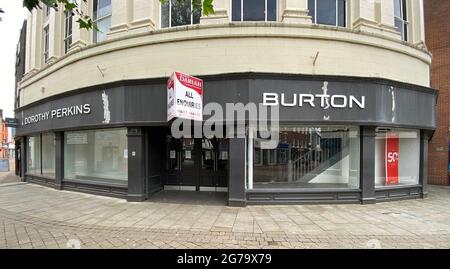 Rami vuoti di Dorothy Perkins e Burton nel centro della città di King's Lynn a Norfolk Data dell'immagine: Giovedì 24 giugno 2021. Il credito fotografico dovrebbe essere: Martin Keene/PA Wire Foto Stock