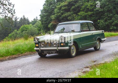 1967 60s verde Triumph Herald 1147cc benzina 2dr saloon in rotta KLMC le Auto The Star Show in Holker Hall & Gardens, Grange-over-Sands, UK Foto Stock