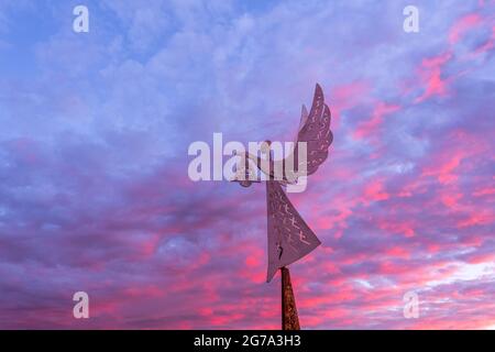 Croce e sculture di angelo su una collina di Angeli in Lituania Foto Stock