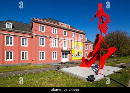 Germania, Oberhausen, Alt-Oberhausen, zona della Ruhr, basso Reno, Renania settentrionale-Vestfalia, NRW, Castello di Oberhausen, palazzo, Classicismo, scultura 'Red Heels' di Heiner Meyer in occasione della mostra d'arte 'Art about Shoes' nella Ludwig Gallery, scarpe alte da donna Foto Stock