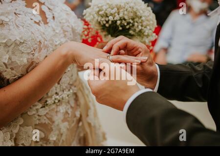 foto di sposi e sposi del giorno di nozze Foto Stock