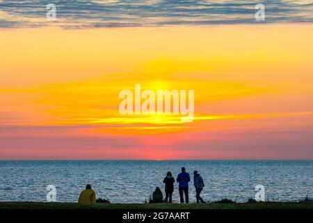 Schleswig-Holstein, isola di Fehmarn nel Mar Baltico. Westermarkeldorf. Vista serale sulla spiaggia di Westermarkelsdorf fino al tramonto sul Mar Baltico. Foto Stock