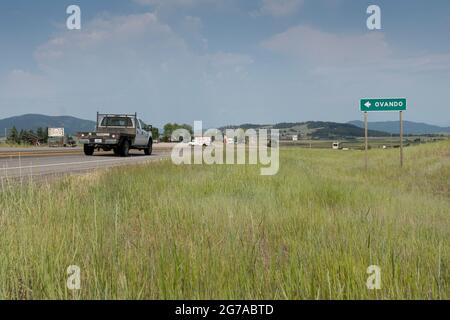 Panoramica della città di Ovando su Venerdì, 9 luglio 2021. Venerdì mattina, Montana Fish, Wildlife e Parchi ha sparato e ucciso un orso grizzly coinvolto nell'attacco mortale di un ciclista in un campeggio in città all'inizio della settimana. Foto Stock