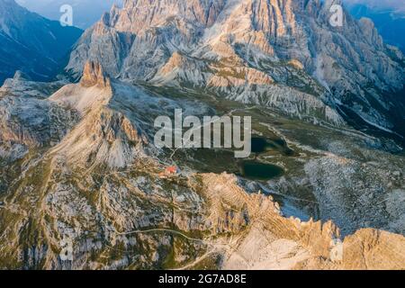 vista aerea delle dolomiti vicino alle tre cime di lavaredo Foto Stock
