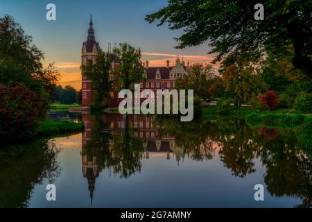 Nuovo castello del Principe Pücklerpark Bad Muskau, alta Lusazia, distretto di Goerlitz, Sassonia, Germania, Europa Foto Stock