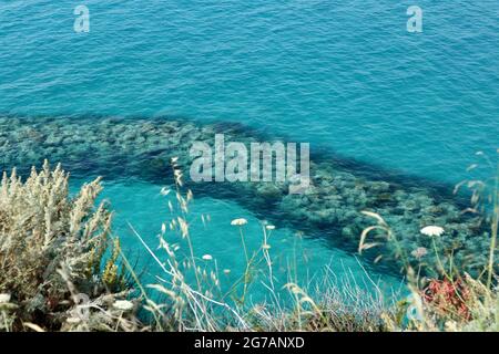 Tropea - Scogliera dal Belvedere del Santuario Foto Stock