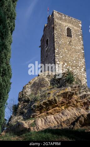 13 metri di alta torre di difesa dell'ex castello di Cessenon sur Orb. Eretto nel XII secolo. Foto Stock