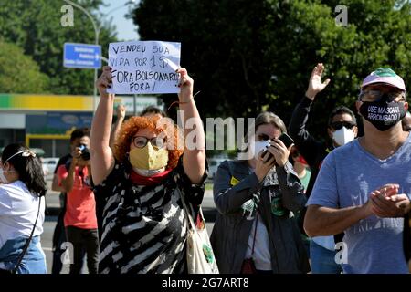 Brasile, Rio de Janeiro – 3 luglio 2021: I manifestanti sono tornati nelle strade chiedendo l'impeachment del presidente brasiliano di estrema destra Jair Bolsonaro. Foto Stock