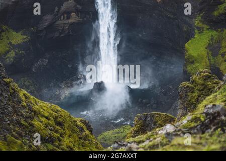 Cascata di Haifoss in Islanda - una delle cascate più alte in Islanda, popolare destinazione turistica. Foto Stock