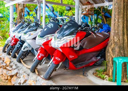 Surat Thani Thailandia 26. Mai 2018 quanto costa noleggiare scooter motorini moto e moto a Koh Samui in Thailandia. Foto Stock