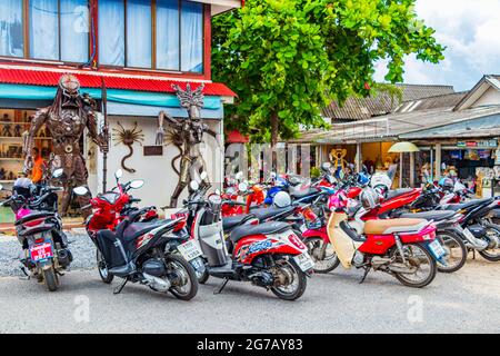 Surat Thani Thailandia 26. Mai 2018 quanto costa noleggiare scooter motorini moto e moto a Koh Samui in Thailandia. Foto Stock