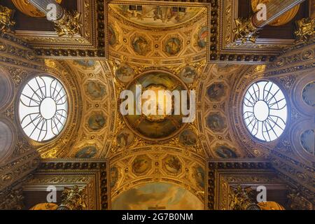 Bergamo, Italia - 10 luglio 2021: Foto al coperto del Duomo di Bergamo, una delle principali chiese della cittadella. Foto Stock