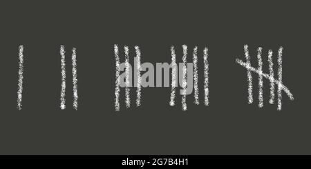 Segni di tally tracciati con gesso su sfondo nero. Bastoni per contare il giorno sul muro della prigione o sulla lavagna. Segnali del sistema con numeri unari. Illustrazione vettoriale disegnata a mano Illustrazione Vettoriale